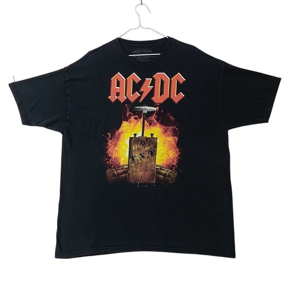 AC/DC TNT Graphic Tee Shirt Live Nation Rock, Black Men Size L